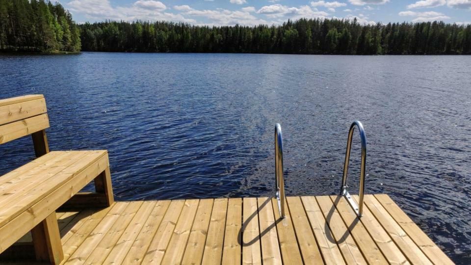Toimitettu Kaislatar-laituri